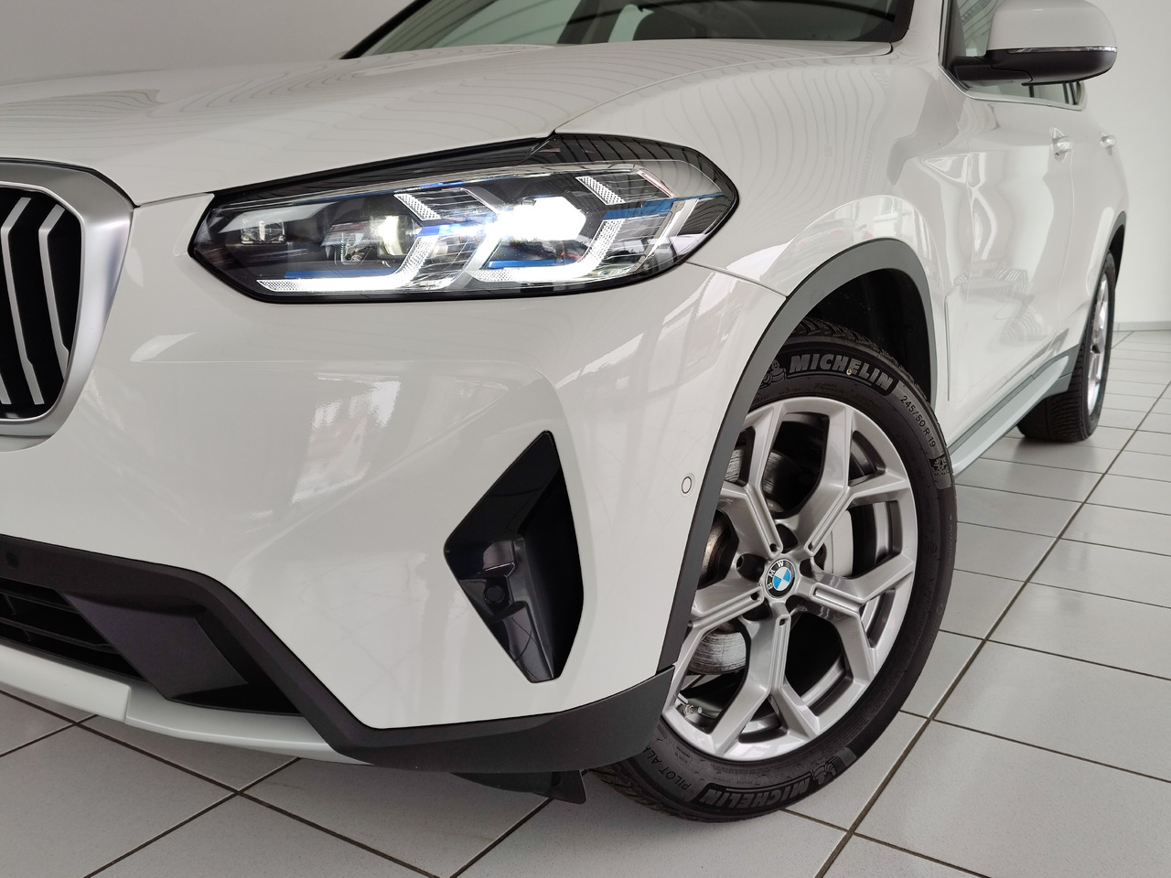 BMW X3 xDrive 30 i Live-Cockpit DAB Leder HiFi Headup - SUV: hình 2 BMW X3 xDrive 30 i Live-Cockpit DAB Leder HiFi Headup - SUV: hình 2