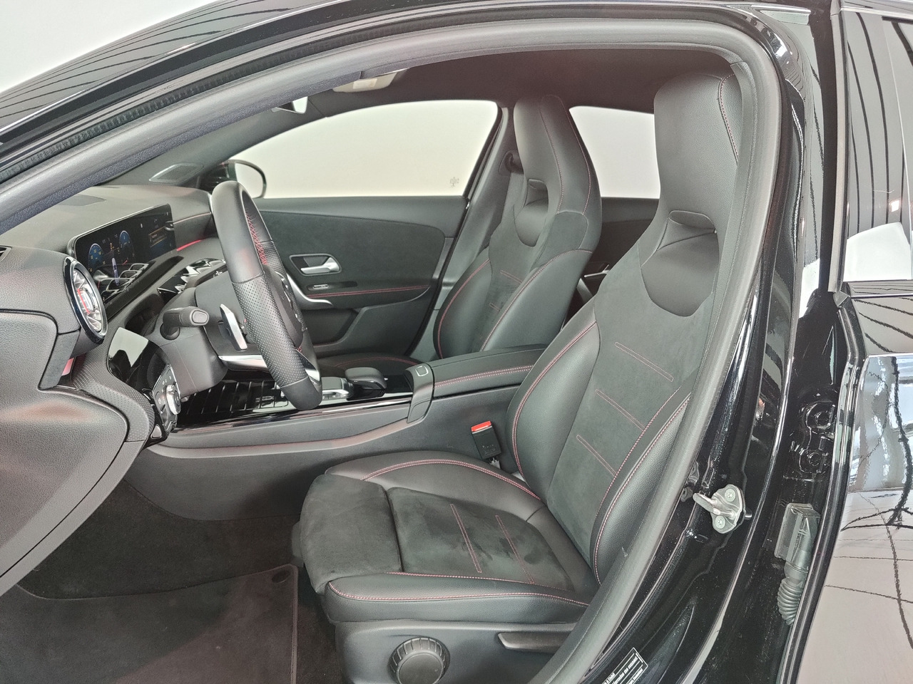 Sedan Mercedes-Benz A 220 d Navi LED Park RüKam AHK: hình 10 Sedan Mercedes-Benz A 220 d Navi LED Park RüKam AHK: hình 10