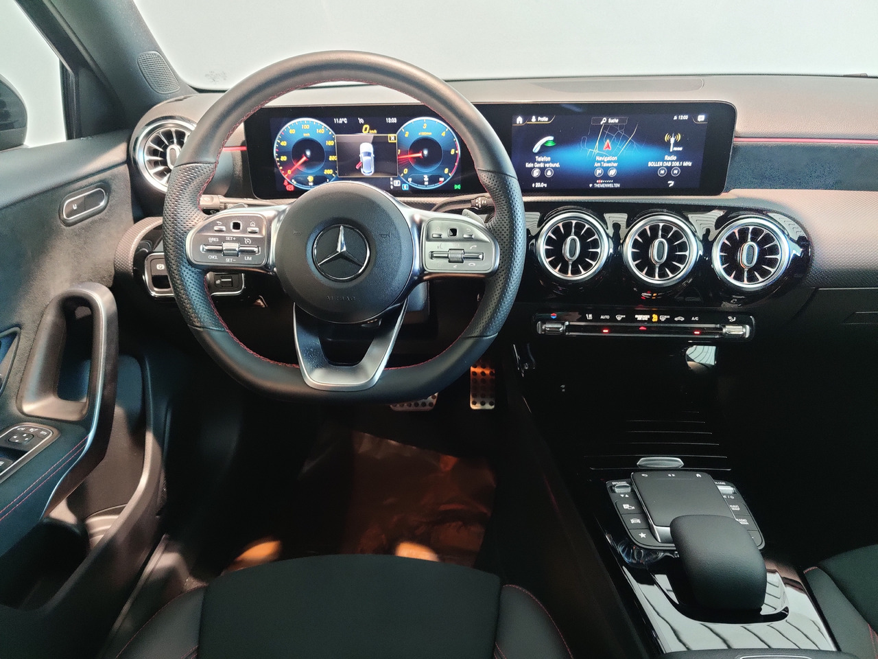 Sedan Mercedes-Benz A 220 d Navi LED Park RüKam AHK: hình 9 Sedan Mercedes-Benz A 220 d Navi LED Park RüKam AHK: hình 9