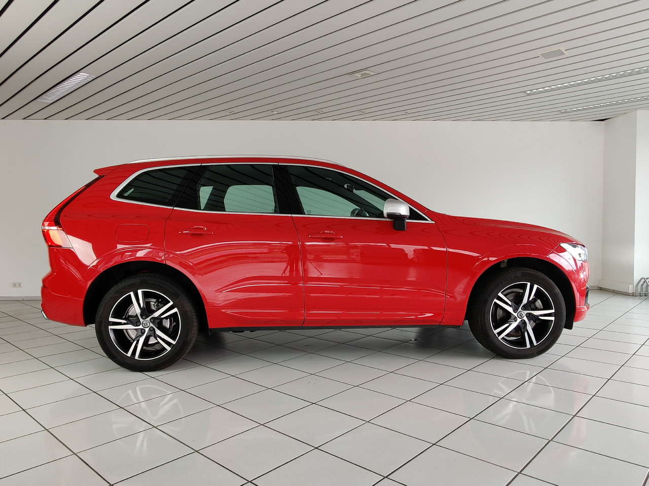 Volvo XC60 R Design AWD 228kW 360°Kam Pano Head-Up CD Apple - SUV: hình 5 Volvo XC60 R Design AWD 228kW 360°Kam Pano Head-Up CD Apple - SUV: hình 5