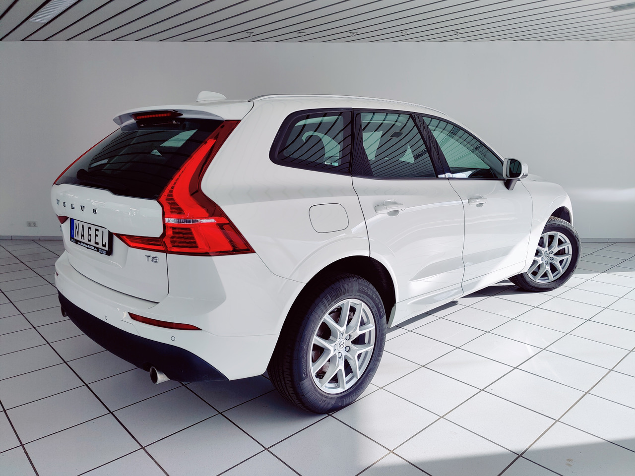 Volvo XC60 t8 twin engine Momentum Plug-In Hybrid AWD AHK Leder Navi - SUV: hình 4 Volvo XC60 t8 twin engine Momentum Plug-In Hybrid AWD AHK Leder Navi - SUV: hình 4