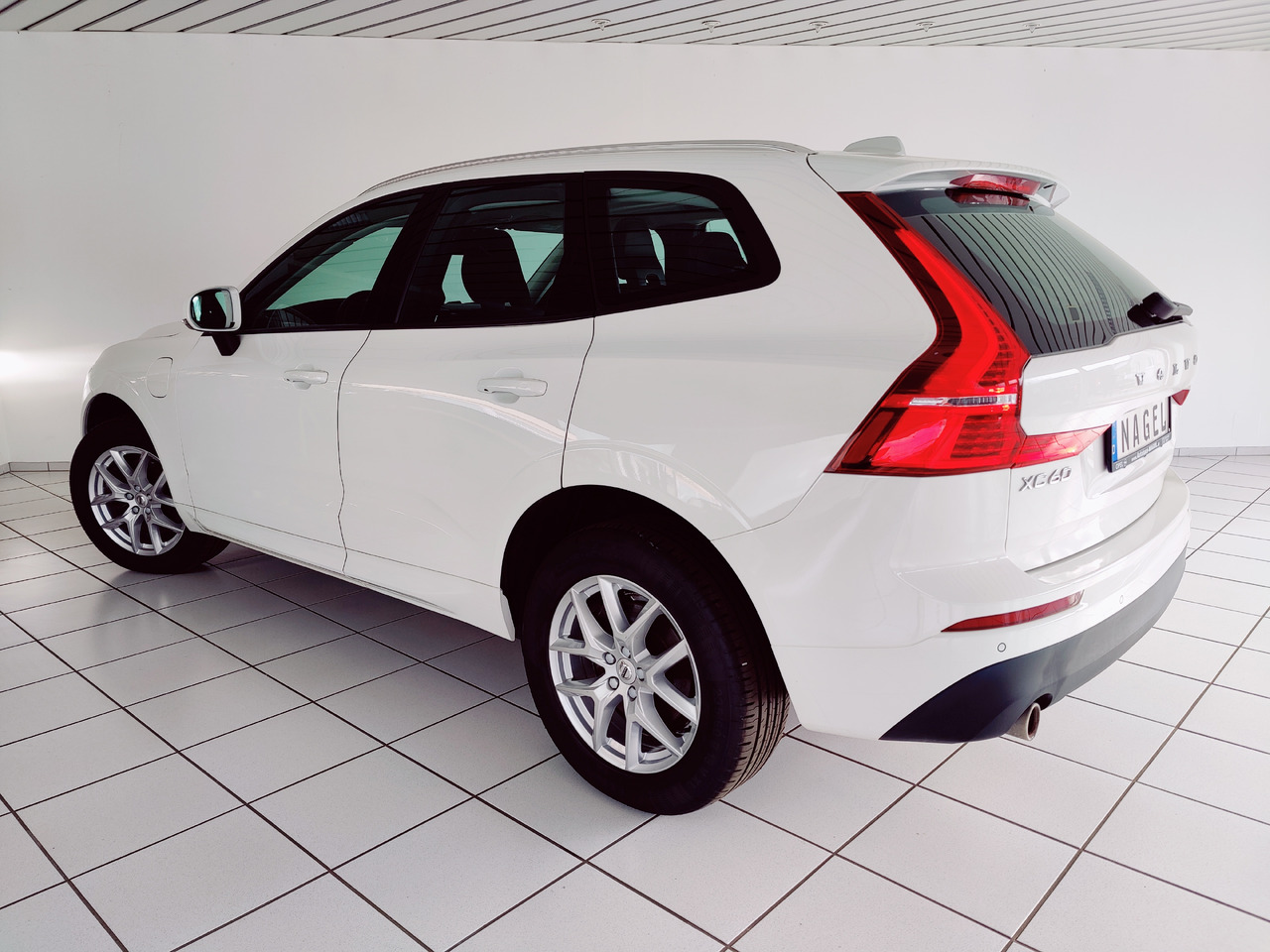 Volvo XC60 t8 twin engine Momentum Plug-In Hybrid AWD AHK Leder Navi - SUV: hình 5 Volvo XC60 t8 twin engine Momentum Plug-In Hybrid AWD AHK Leder Navi - SUV: hình 5