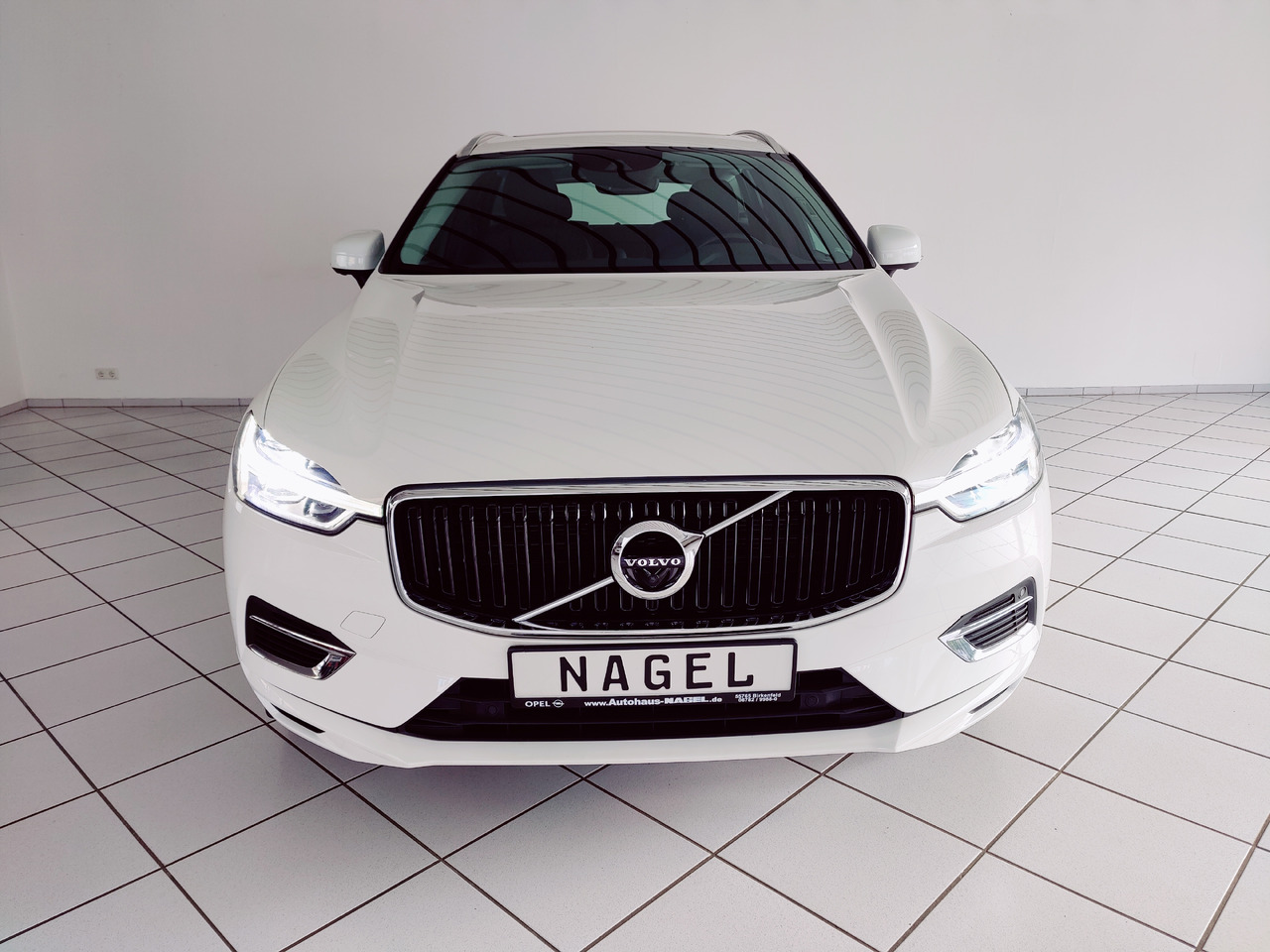 Volvo XC60 t8 twin engine Momentum Plug-In Hybrid AWD AHK Leder Navi - SUV: hình 3 Volvo XC60 t8 twin engine Momentum Plug-In Hybrid AWD AHK Leder Navi - SUV: hình 3