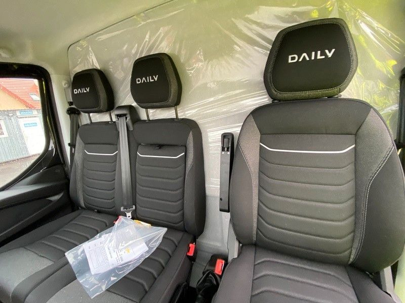 Iveco 35C18H - Xe van chở hàng: hình 5 Iveco 35C18H - Xe van chở hàng: hình 5
