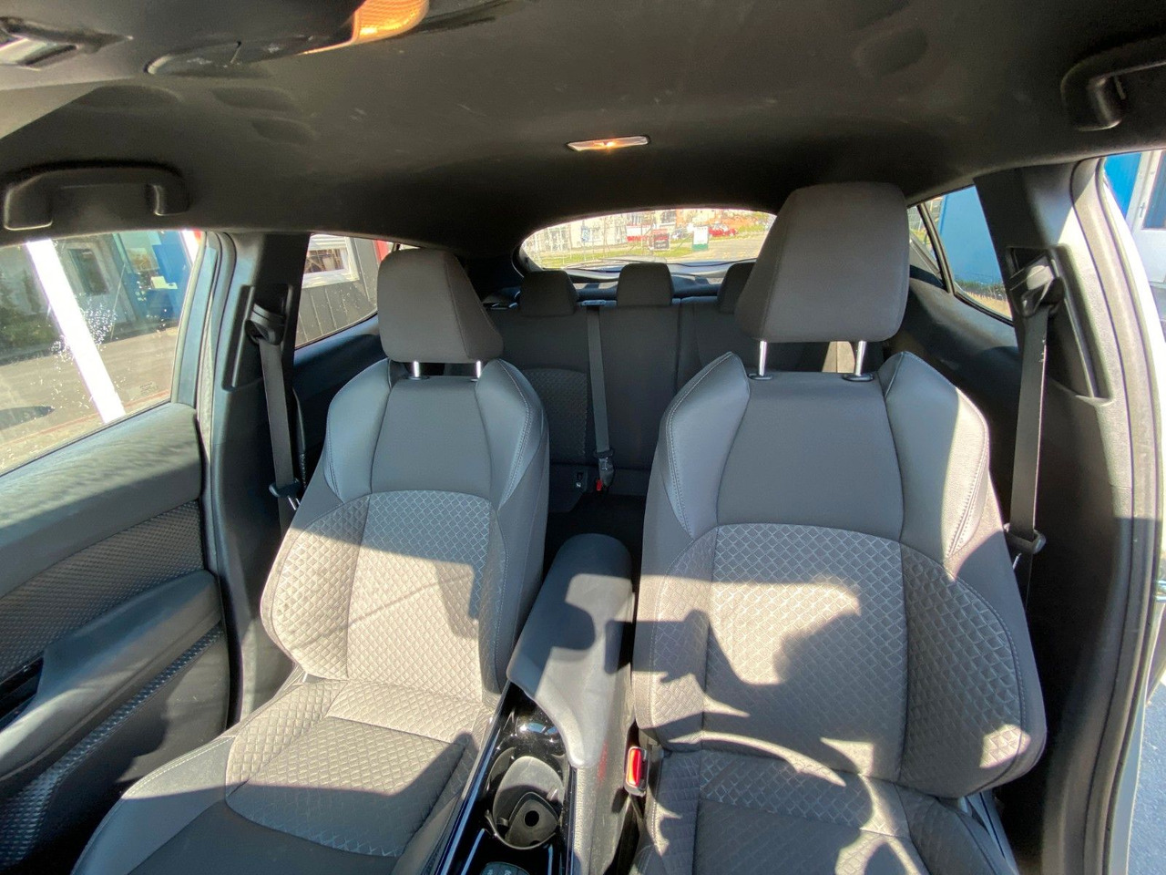 Toyota C-HR 1.8-l-VVTi Hybrid Flow - SUV: hình 3 Toyota C-HR 1.8-l-VVTi Hybrid Flow - SUV: hình 3