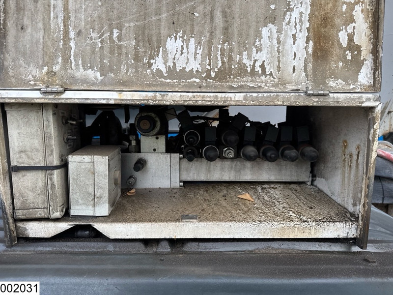 Xe trộn bê tông Renault Kerax 410 Dxi 8x4, EURO 4, 9m3, Steel suspension, Remote: hình 14