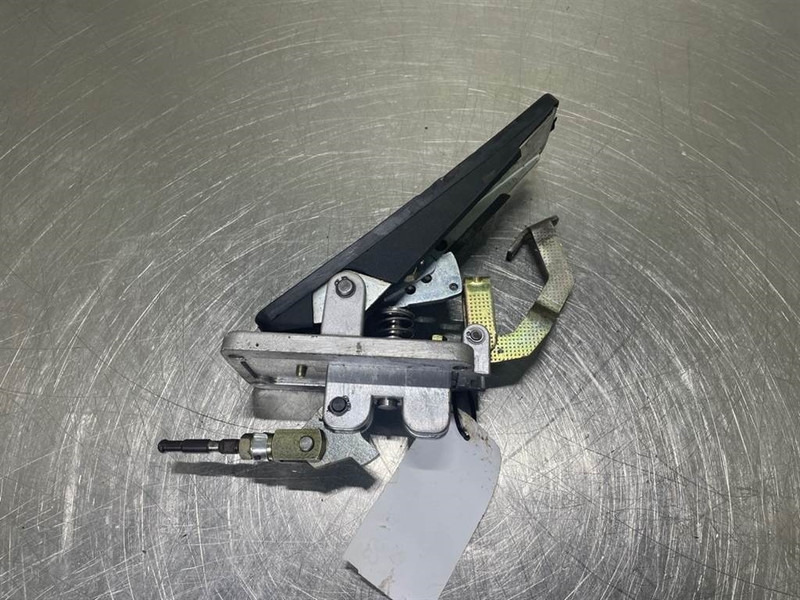 Liebherr A316-5006144-Brake pedal - Cabin và nội thất cho Máy móc xây dựng: hình 1 Liebherr A316-5006144-Brake pedal - Cabin và nội thất cho Máy móc xây dựng: hình 1