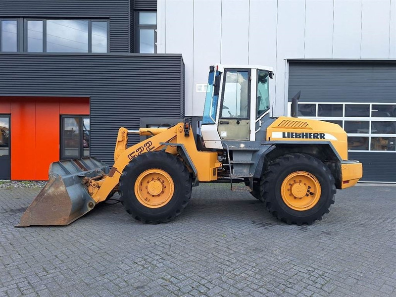 Liebherr L522 - Máy xúc lật bánh lốp: hình 1 Liebherr L522 - Máy xúc lật bánh lốp: hình 1