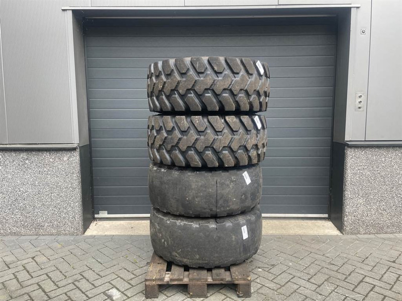 Terex TL120-BKT 400/70R20-Tire/Reifen/Band - Lốp và vành cho Máy móc xây dựng: hình 1 Terex TL120-BKT 400/70R20-Tire/Reifen/Band - Lốp và vành cho Máy móc xây dựng: hình 1