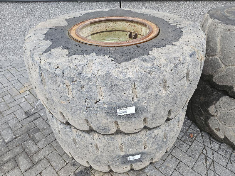 Terex TL260S-Banden 20.5-R25-Solid wheels / Full Gummi - Lốp và vành cho Máy móc xây dựng: hình 3 Terex TL260S-Banden 20.5-R25-Solid wheels / Full Gummi - Lốp và vành cho Máy móc xây dựng: hình 3