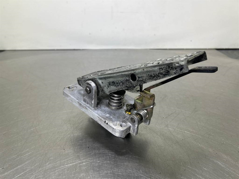 Terex TW150-6041506-Brake pedal/Bremspedal/Rempedaal - Cabin và nội thất cho Máy móc xây dựng: hình 4 Terex TW150-6041506-Brake pedal/Bremspedal/Rempedaal - Cabin và nội thất cho Máy móc xây dựng: hình 4