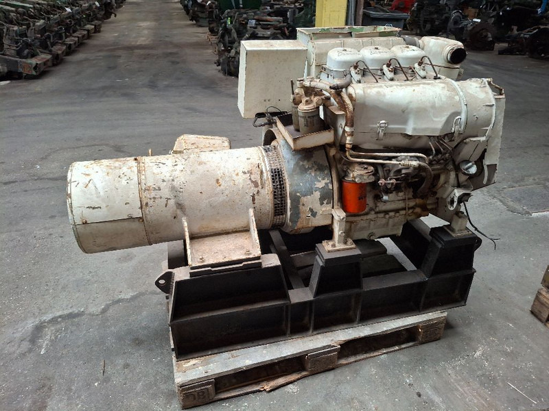 Deutz F3L912 - Phụ tùng: hình 4 Deutz F3L912 - Phụ tùng: hình 4