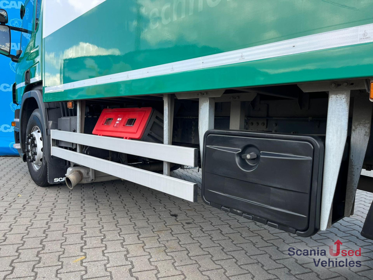 SCANIA P 320 DB6x2*4MNB RETARDER FULL AIR 8T TAIL LIFT 2T - Xe tải hộp: hình 4 SCANIA P 320 DB6x2*4MNB RETARDER FULL AIR 8T TAIL LIFT 2T - Xe tải hộp: hình 4