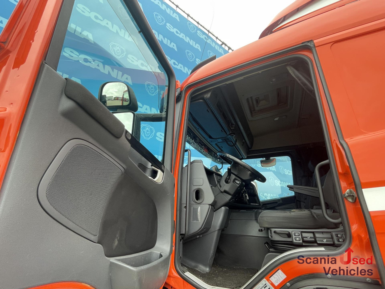 SCANIA P 370 LB4x2MNB RETARDER FULL AIR 705X245X235 - Xe tải hộp: hình 3 SCANIA P 370 LB4x2MNB RETARDER FULL AIR 705X245X235 - Xe tải hộp: hình 3