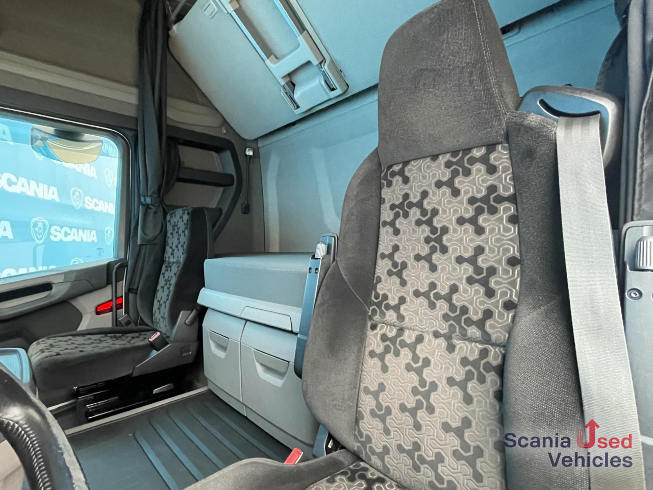 SCANIA R 450 A4x2NB DIFF-L RETARDER FULL AIR 8T HYDRO - Xe đầu kéo: hình 5 SCANIA R 450 A4x2NB DIFF-L RETARDER FULL AIR 8T HYDRO - Xe đầu kéo: hình 5