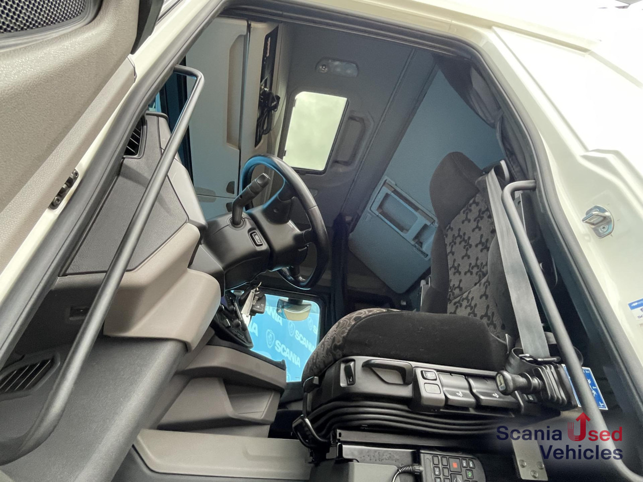 SCANIA R 450 A4x2NB DIFF-L RETARDER FULL AIR 8T HYDRO - Xe đầu kéo: hình 4 SCANIA R 450 A4x2NB DIFF-L RETARDER FULL AIR 8T HYDRO - Xe đầu kéo: hình 4