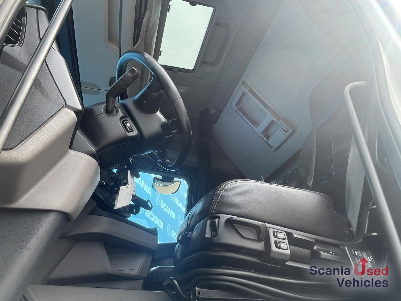 SCANIA R 450 A4x2NB DIFF-L RETARDER FULL AIR 8T LEATHER - Xe đầu kéo: hình 3 SCANIA R 450 A4x2NB DIFF-L RETARDER FULL AIR 8T LEATHER - Xe đầu kéo: hình 3