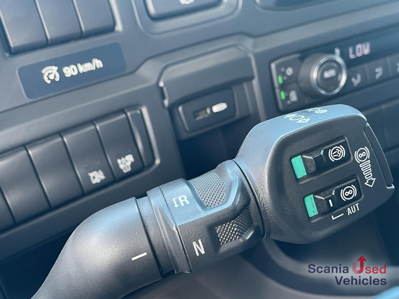 SCANIA R 450 A4x2NB DIFF-L RETARDER FULL AIR 8T LEATHER - Xe đầu kéo: hình 5 SCANIA R 450 A4x2NB DIFF-L RETARDER FULL AIR 8T LEATHER - Xe đầu kéo: hình 5