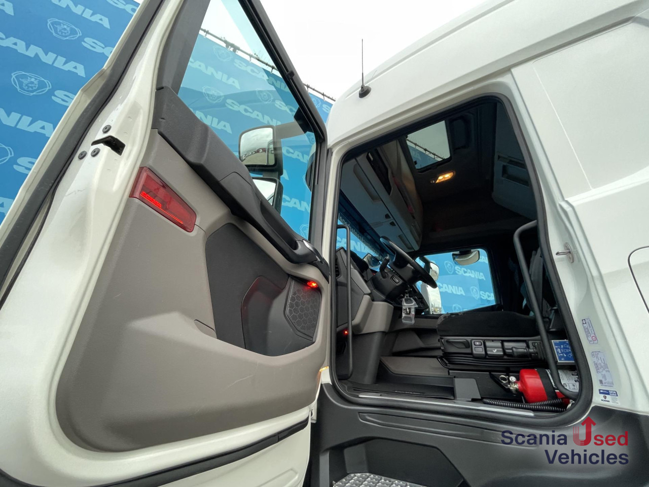 SCANIA R 450 A4x2NB RETARDER DIFF-L FULL AIR HYDRO 8T - Xe đầu kéo: hình 4 SCANIA R 450 A4x2NB RETARDER DIFF-L FULL AIR HYDRO 8T - Xe đầu kéo: hình 4