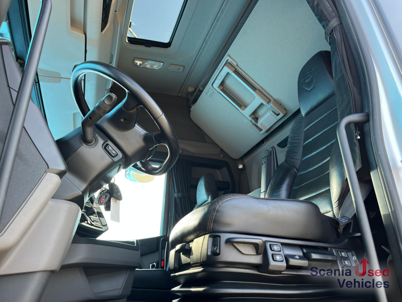 SCANIA R 730 A4x2NB V8 RETARDER FULL AIR 9T NAVI LED S2 - Xe đầu kéo: hình 4 SCANIA R 730 A4x2NB V8 RETARDER FULL AIR 9T NAVI LED S2 - Xe đầu kéo: hình 4