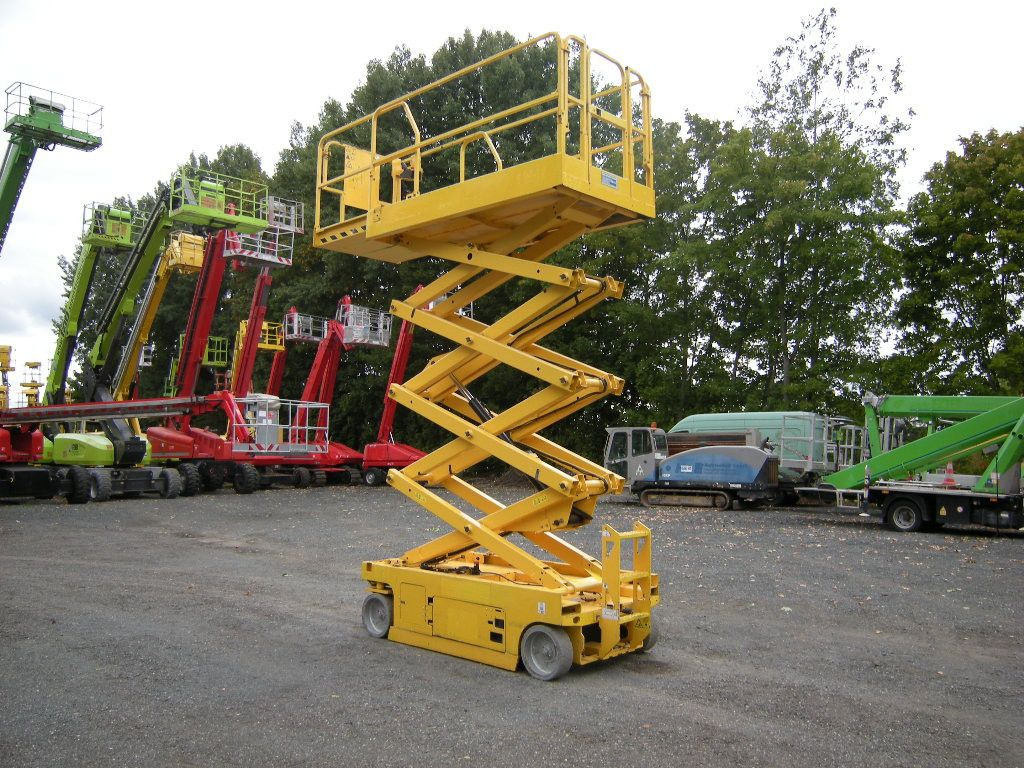 Genie GS 2646, Scherenarbeitsbühne Genie 9,9 m - Nền bục trên không gắn trên xe tải: hình 4 Genie GS 2646, Scherenarbeitsbühne Genie 9,9 m - Nền bục trên không gắn trên xe tải: hình 4