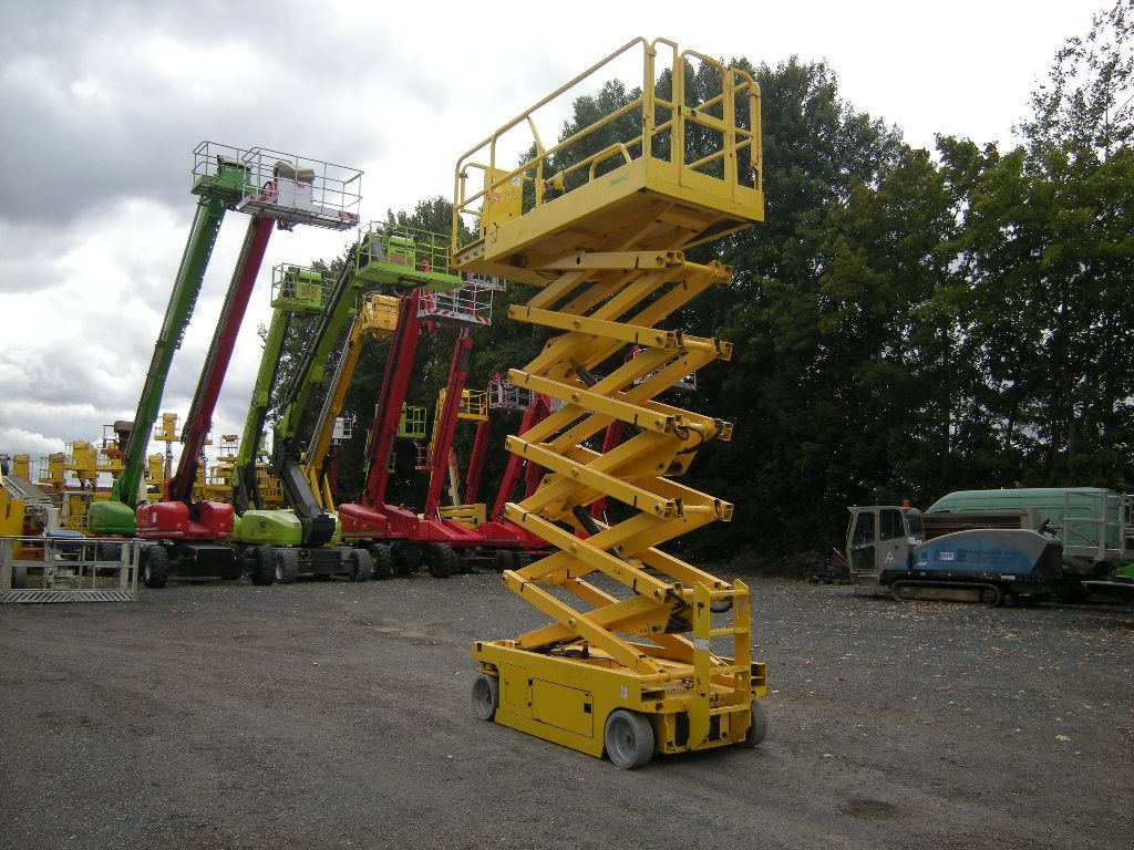 Genie GS 4047 Scherenarbeitsbühne Genie 14 m - Nền bục trên không gắn trên xe tải: hình 4 Genie GS 4047 Scherenarbeitsbühne Genie 14 m - Nền bục trên không gắn trên xe tải: hình 4