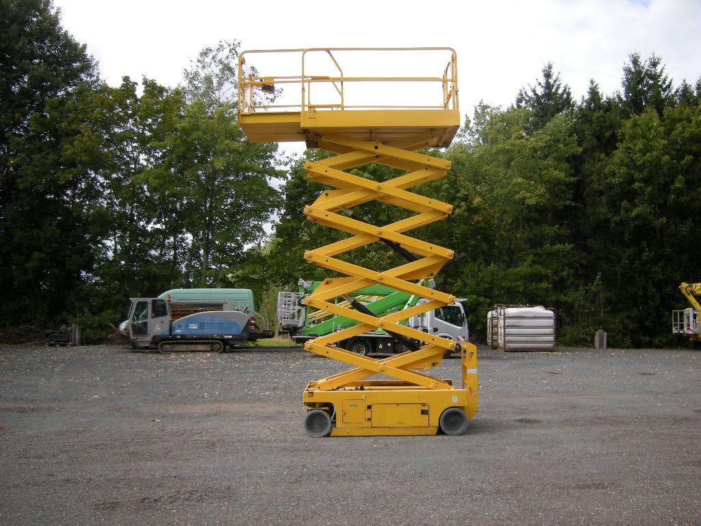 Genie GS 4047 Scherenarbeitsbühne Genie 14 m - Nền bục trên không gắn trên xe tải: hình 3 Genie GS 4047 Scherenarbeitsbühne Genie 14 m - Nền bục trên không gắn trên xe tải: hình 3