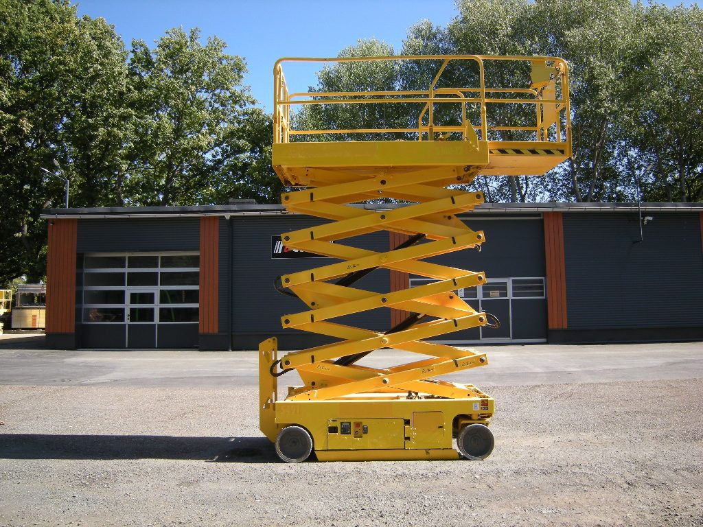 Genie GS 4047 Scherenarbeitsbühne Genie 14 m - Nền bục trên không gắn trên xe tải: hình 2 Genie GS 4047 Scherenarbeitsbühne Genie 14 m - Nền bục trên không gắn trên xe tải: hình 2