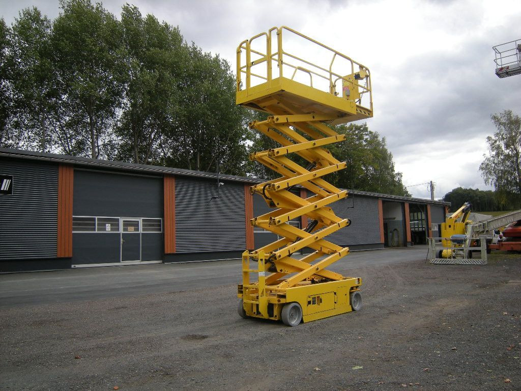 Genie GS 4047 Scherenarbeitsbühne Genie 14 m - Nền bục trên không gắn trên xe tải: hình 2 Genie GS 4047 Scherenarbeitsbühne Genie 14 m - Nền bục trên không gắn trên xe tải: hình 2