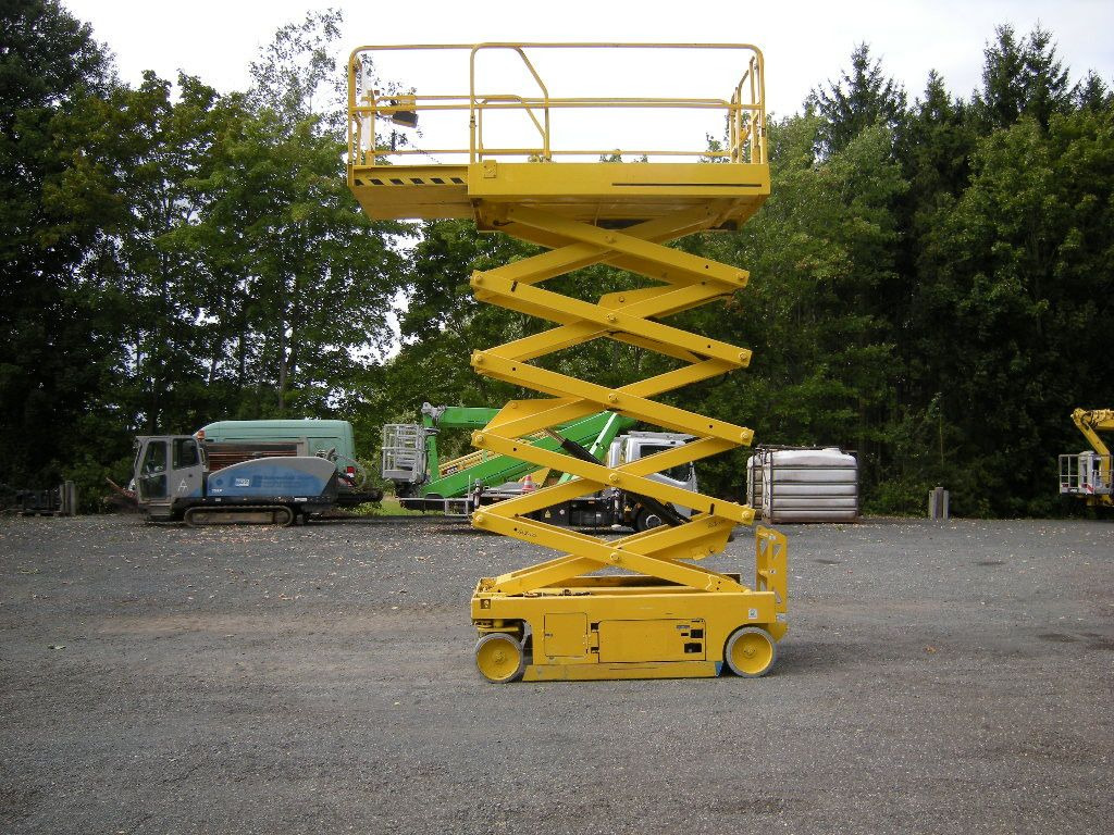 JLG 3246, Scherenarbeitsbühne, 11,9 m - Nền bục trên không gắn trên xe tải: hình 3 JLG 3246, Scherenarbeitsbühne, 11,9 m - Nền bục trên không gắn trên xe tải: hình 3