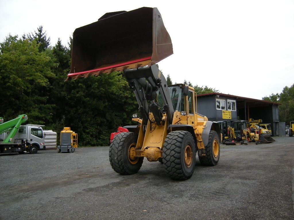 Volvo L 120 E - Máy xúc lật bánh lốp: hình 4 Volvo L 120 E - Máy xúc lật bánh lốp: hình 4