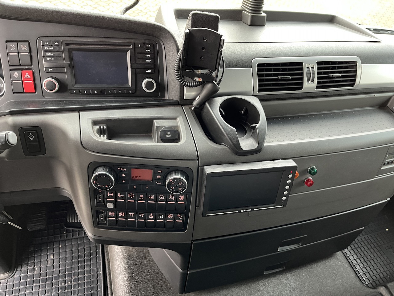 MAN TGX 26.480 6x2 Atlas 145.2 Baustoff - Xe cẩu tự hành, Xe tải thùng lửng/ Phẳng: hình 3 MAN TGX 26.480 6x2 Atlas 145.2 Baustoff - Xe cẩu tự hành, Xe tải thùng lửng/ Phẳng: hình 3