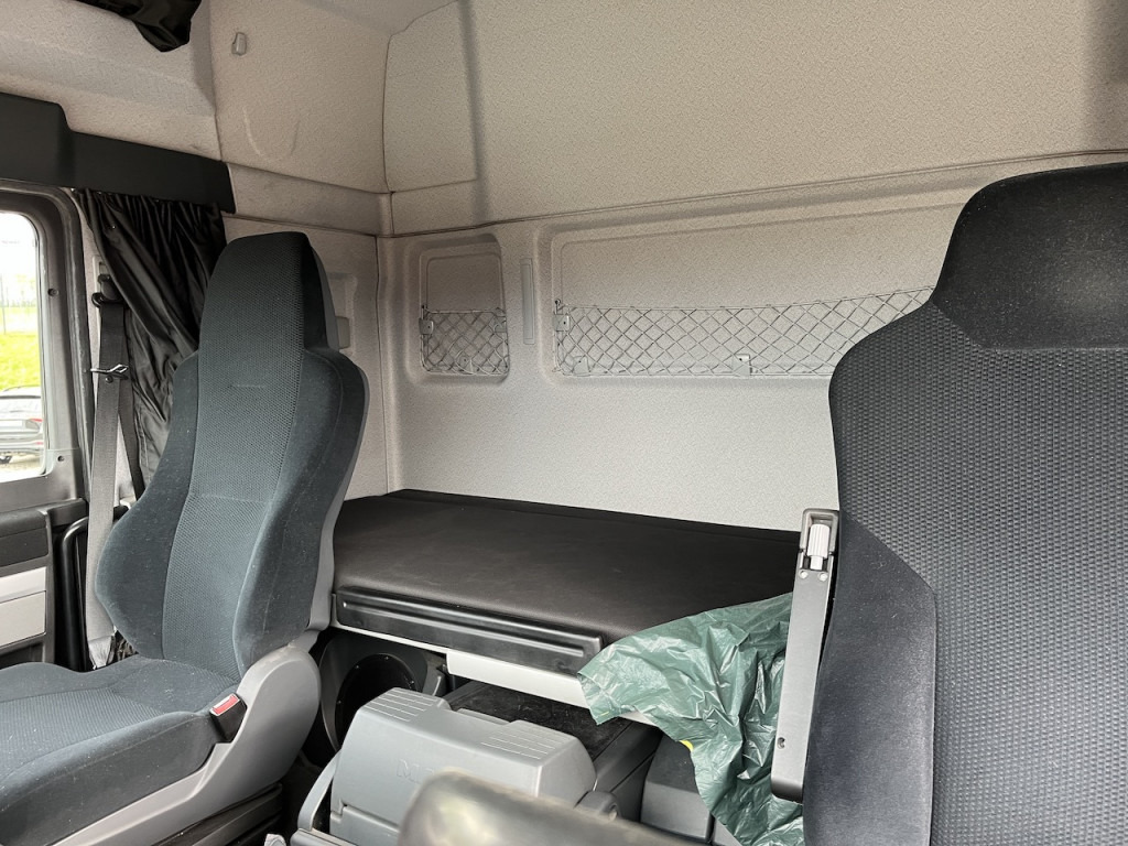 MAN TGX 26.480 6x2 Atlas 145.2 Kran Baustoff AHK - Xe tải thùng lửng/ Phẳng, Xe cẩu tự hành: hình 4 MAN TGX 26.480 6x2 Atlas 145.2 Kran Baustoff AHK - Xe tải thùng lửng/ Phẳng, Xe cẩu tự hành: hình 4