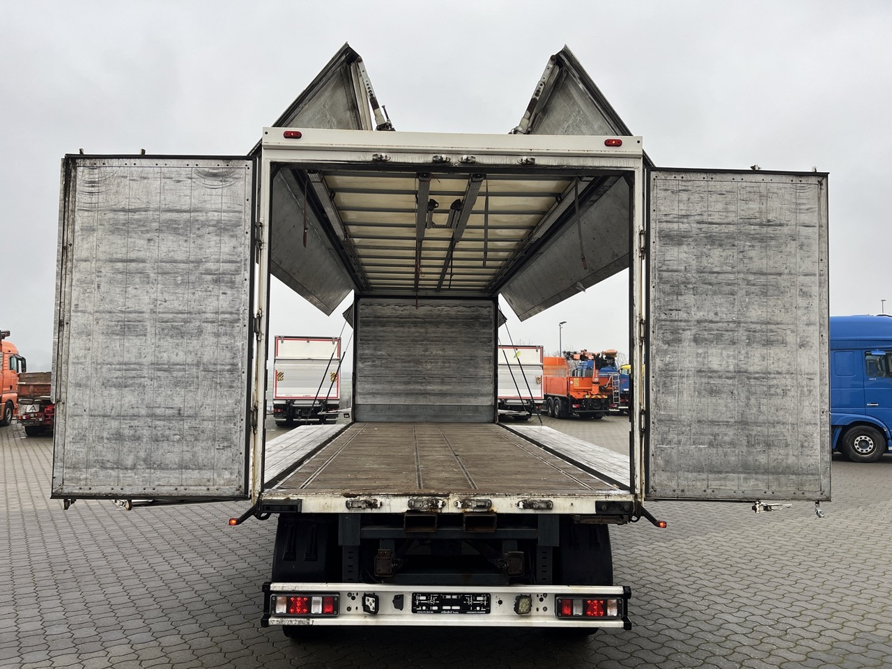 Scania R 450 6x2 Geränkezug + Orten Anhänger - Xe tải đồ uống: hình 3 Scania R 450 6x2 Geränkezug + Orten Anhänger - Xe tải đồ uống: hình 3