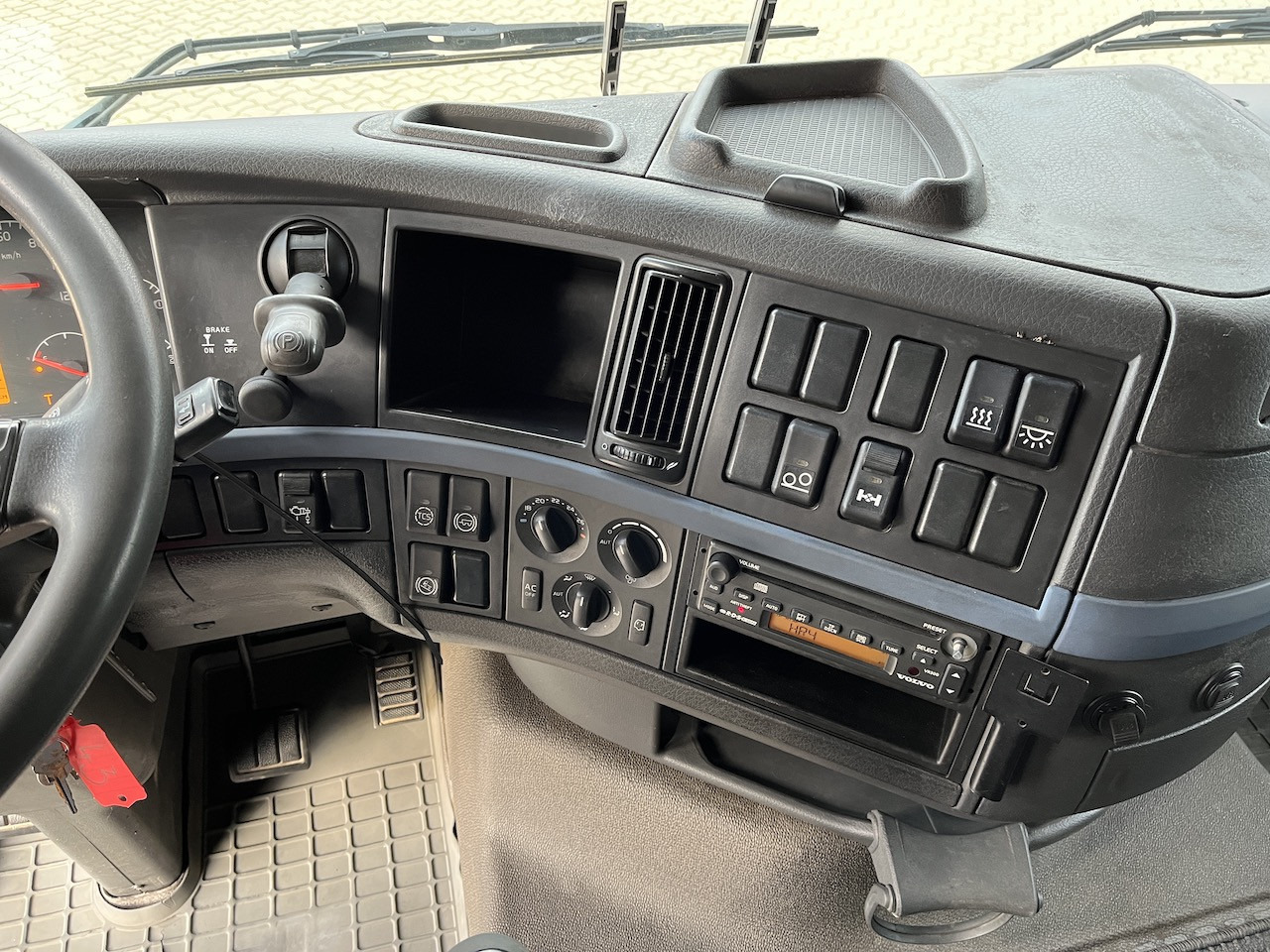 Volvo FH 520 6x2 Palfinger PK 12502 | AHK - Xe cẩu tự hành, Xe tải thùng lửng/ Phẳng: hình 4 Volvo FH 520 6x2 Palfinger PK 12502 | AHK - Xe cẩu tự hành, Xe tải thùng lửng/ Phẳng: hình 4