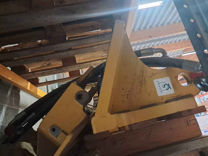 Komatsu D37PX-23 / -24 BRACKET - 11Y-21-41471 - Khung/ Sườn cho Máy móc xây dựng: hình 2 Komatsu D37PX-23 / -24 BRACKET - 11Y-21-41471 - Khung/ Sườn cho Máy móc xây dựng: hình 2