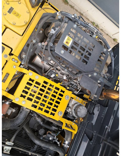 Komatsu PC210LCI-11 - Máy xúc bánh xích: hình 3 Komatsu PC210LCI-11 - Máy xúc bánh xích: hình 3