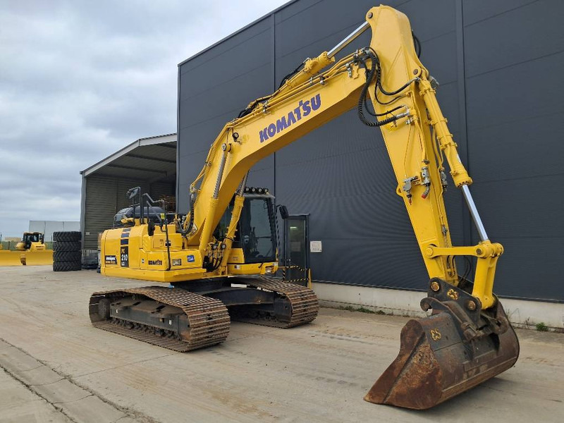 Komatsu PC210LCI-11 - Máy xúc bánh xích: hình 1 Komatsu PC210LCI-11 - Máy xúc bánh xích: hình 1