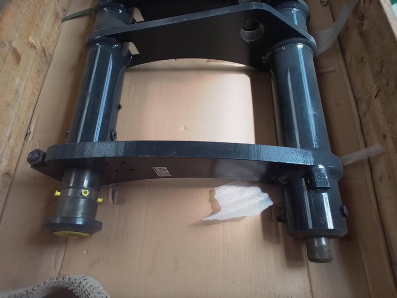 Komatsu WA100 Quick coupler 42W-70-21402 - Bộ ghép nhanh cho Máy móc xây dựng: hình 5 Komatsu WA100 Quick coupler 42W-70-21402 - Bộ ghép nhanh cho Máy móc xây dựng: hình 5