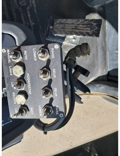 Komatsu WA100M-8 - Máy xúc lật bánh lốp: hình 5 Komatsu WA100M-8 - Máy xúc lật bánh lốp: hình 5