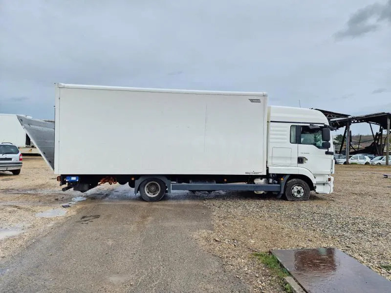 Xe van chở hàng mới MAN BL UNFALL Koffer Langes Haus Klima: hình 8