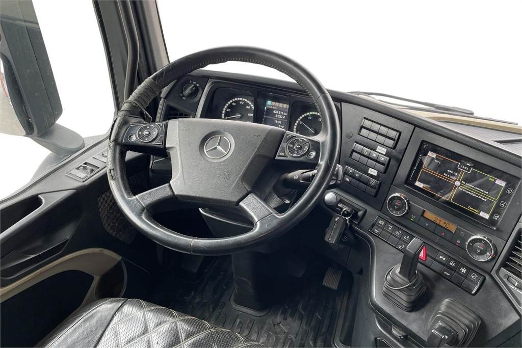 Interior photo 2: Xe chở gỗ Mercedes-Benz AROCS 3663 L RIIKO- puuvarustus