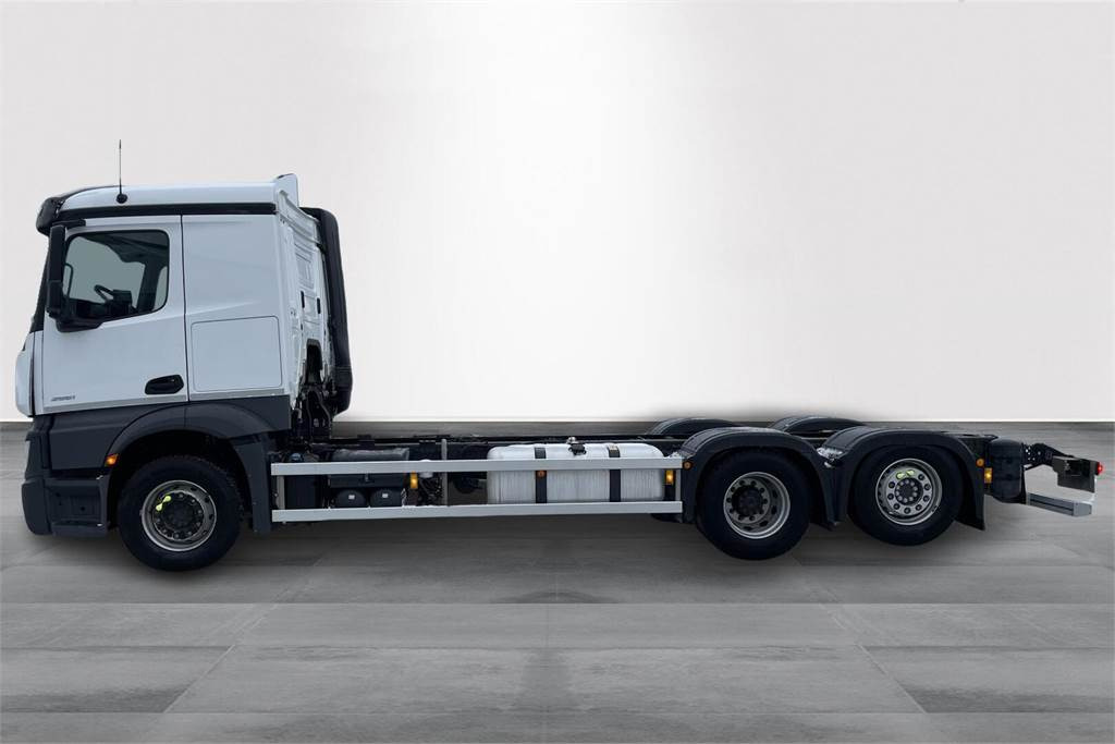 Mercedes-Benz Actros 2551L 6x2 alusta - Xe tải khung gầm: hình 2 Mercedes-Benz Actros 2551L 6x2 alusta - Xe tải khung gầm: hình 2