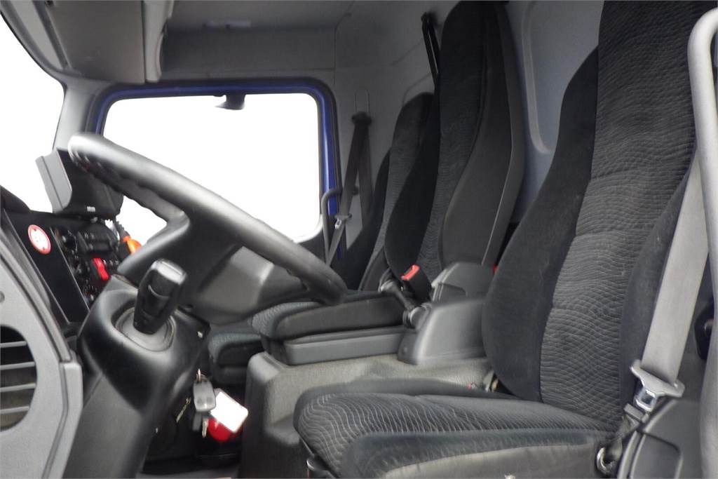 Interior photo 1: Xe tải hộp Mercedes-Benz Atego 1323L Ksa-kori + PL