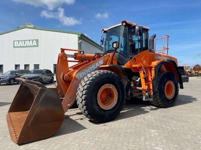 Doosan DL 300-3 (12005349) - Máy xúc lật bánh lốp: hình 1 Doosan DL 300-3 (12005349) - Máy xúc lật bánh lốp: hình 1