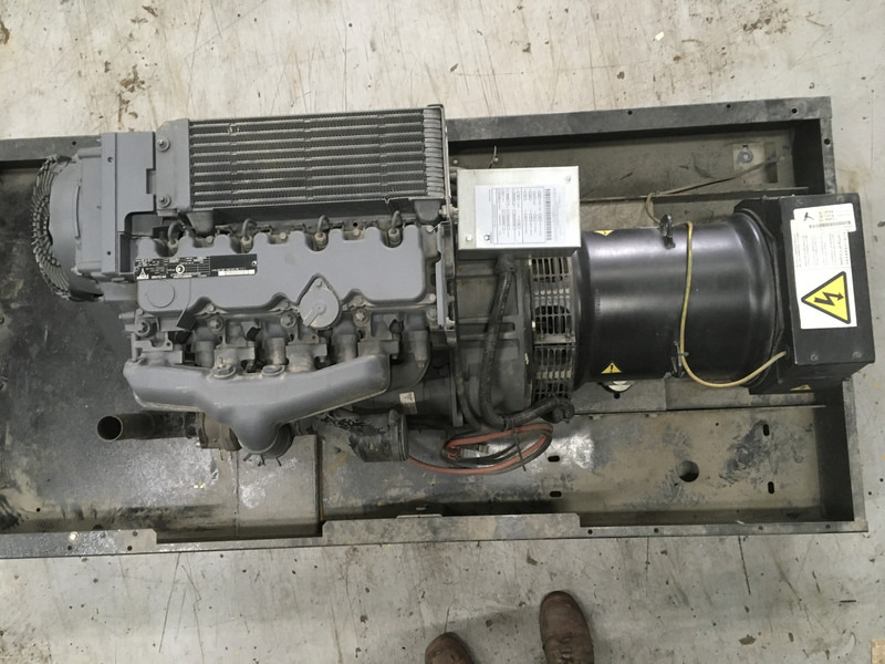 Deutz BF4L2011 GENERATOR 40KVA NEW - Bộ phát điện: hình 4 Deutz BF4L2011 GENERATOR 40KVA NEW - Bộ phát điện: hình 4