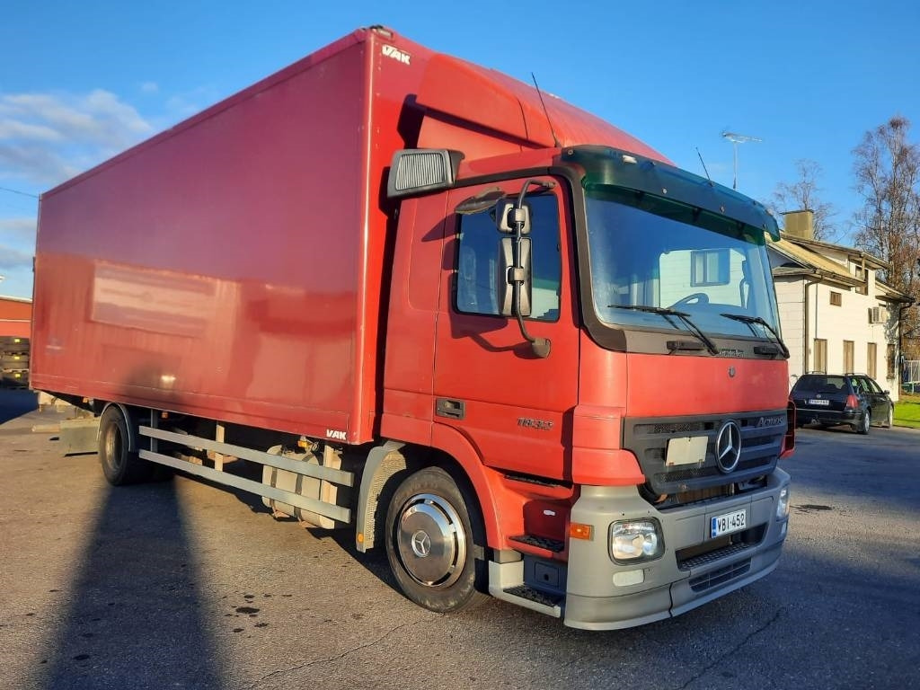 Mercedes-Benz Actros 1832 - Xe tải hộp: hình 2 Mercedes-Benz Actros 1832 - Xe tải hộp: hình 2