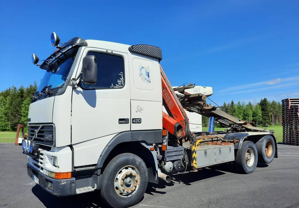 Xe tải hệ thống cáp, Xe cẩu tự hành Volvo FH12: hình 1