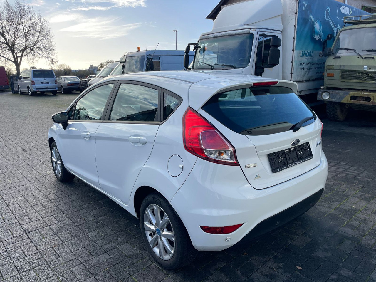 Ford Fiesta 1.0i Celebration - Sedan: hình 4 Ford Fiesta 1.0i Celebration - Sedan: hình 4