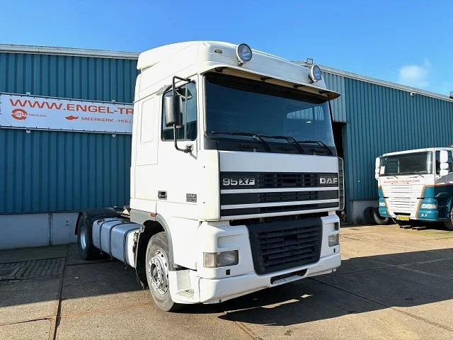 DAF 95.380 XF SPACECAB (EURO 2 / ZF16 MANUAL GEARBOX / D.E.B. ENGINE BRAKE / AIRCONDITIONING) - Xe đầu kéo: hình 2 DAF 95.380 XF SPACECAB (EURO 2 / ZF16 MANUAL GEARBOX / D.E.B. ENGINE BRAKE / AIRCONDITIONING) - Xe đầu kéo: hình 2